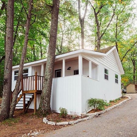 טראוורס סיטי Arbutus Lake 3 Bedroom Cottage מראה חיצוני תמונה