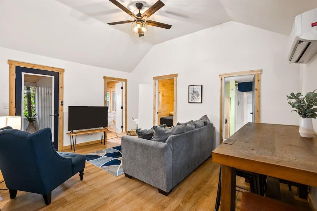 טראוורס סיטי Arbutus Lake 3 Bedroom Cottage מראה חיצוני תמונה