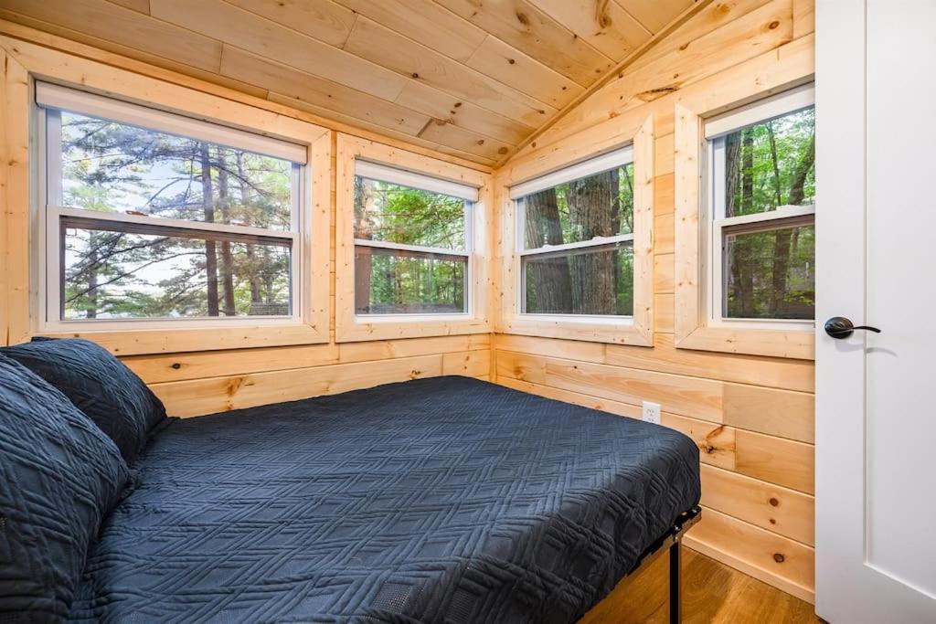 טראוורס סיטי Arbutus Lake 3 Bedroom Cottage מראה חיצוני תמונה