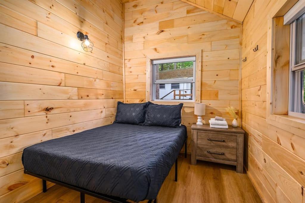 טראוורס סיטי Arbutus Lake 3 Bedroom Cottage מראה חיצוני תמונה