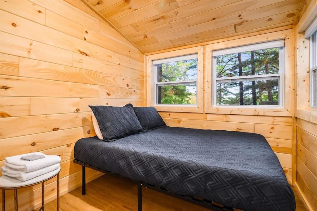 טראוורס סיטי Arbutus Lake 3 Bedroom Cottage מראה חיצוני תמונה