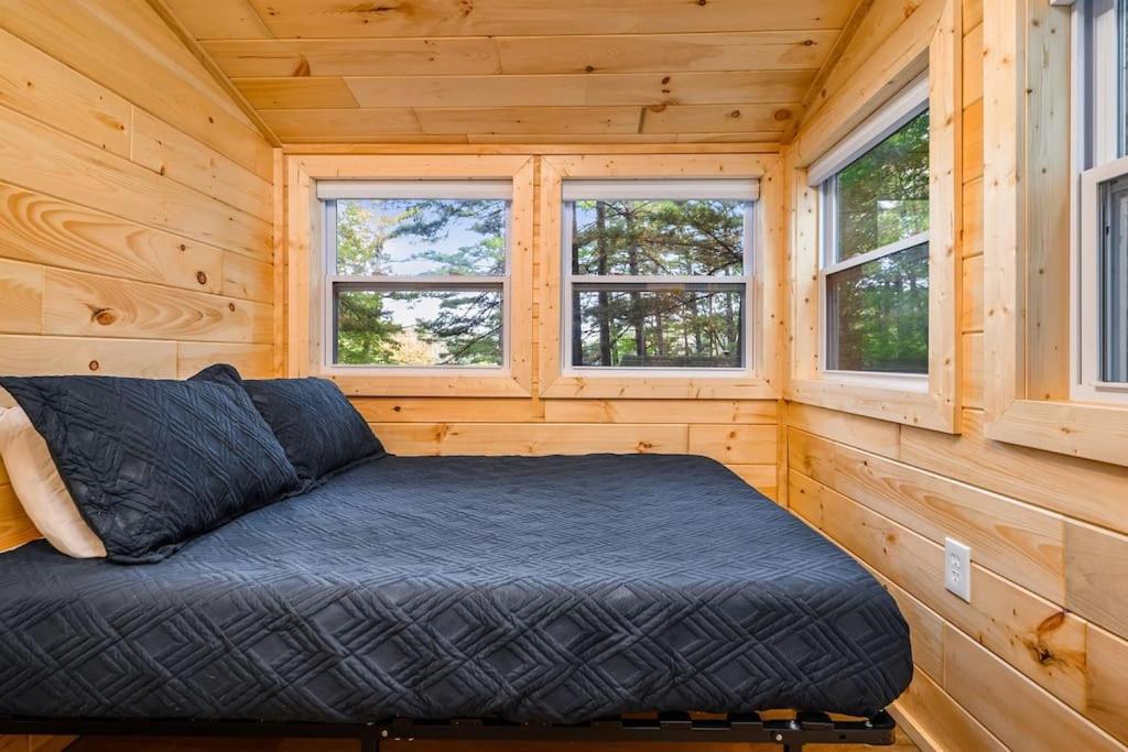 טראוורס סיטי Arbutus Lake 3 Bedroom Cottage מראה חיצוני תמונה