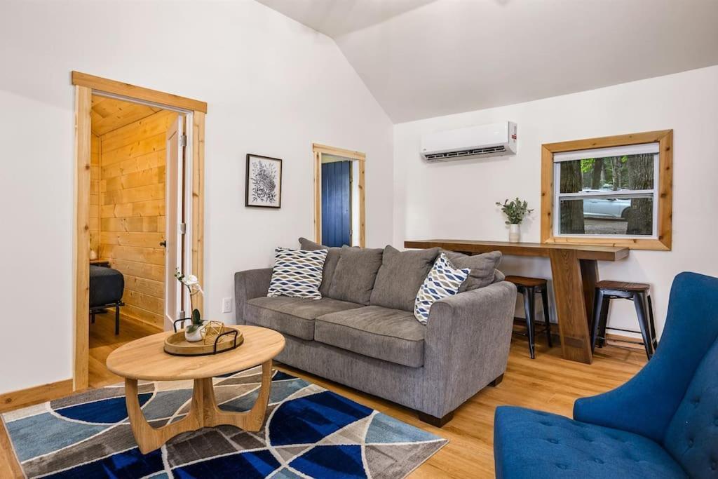 טראוורס סיטי Arbutus Lake 3 Bedroom Cottage מראה חיצוני תמונה