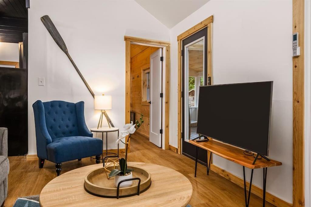 טראוורס סיטי Arbutus Lake 3 Bedroom Cottage מראה חיצוני תמונה